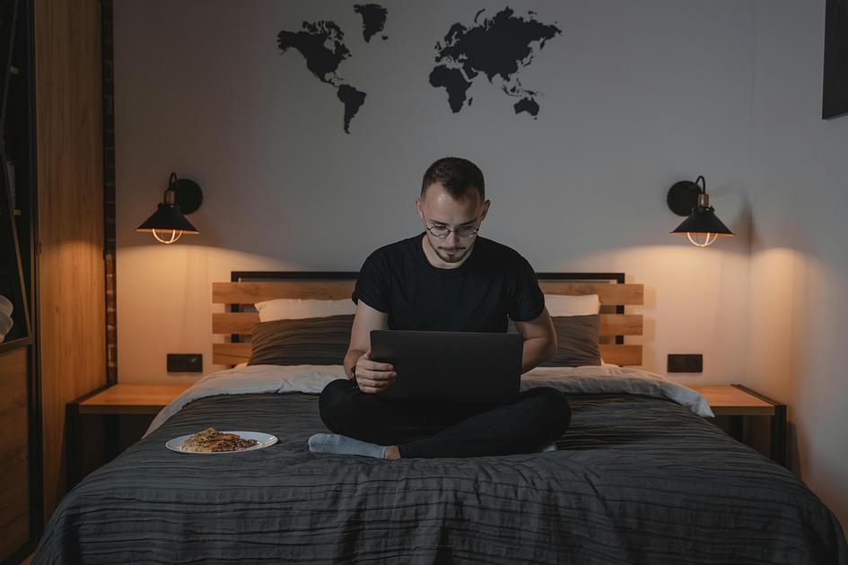 Remote vs Hybrid in 2026: What Clients Are Actually Offering Contractors