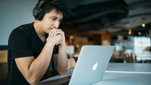 Freelancing in the US: How to Set Your Hourly Rate and Win Enterprise Clients