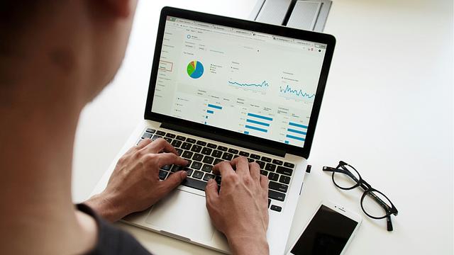 How to Pay International Contractors: Platforms, Compliance and Hidden Costs
