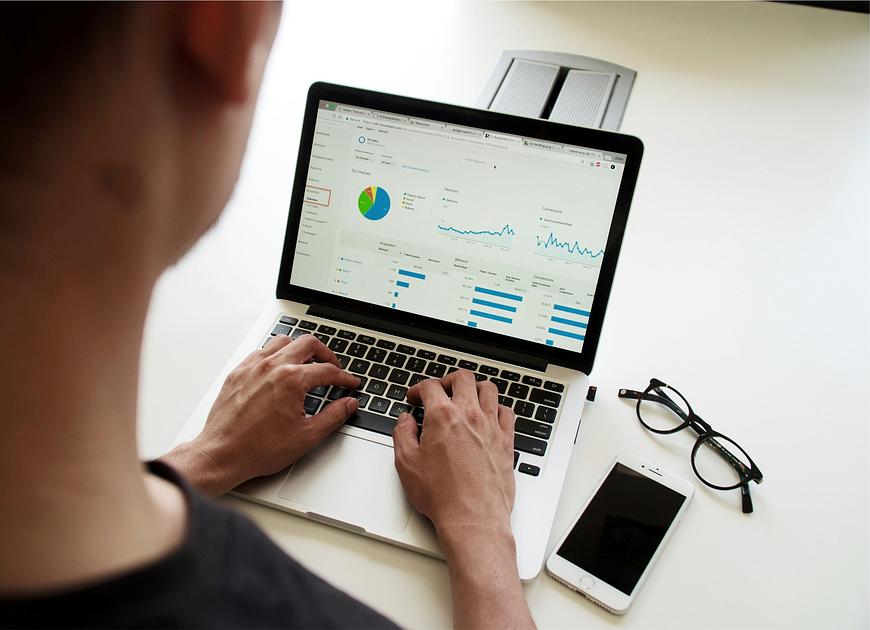 How to Pay International Contractors: Platforms, Compliance and Hidden Costs